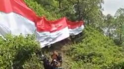 Kibarkan Bendera di Puncak Gunung Bokong, "Teladani Cinta Lingkungan"