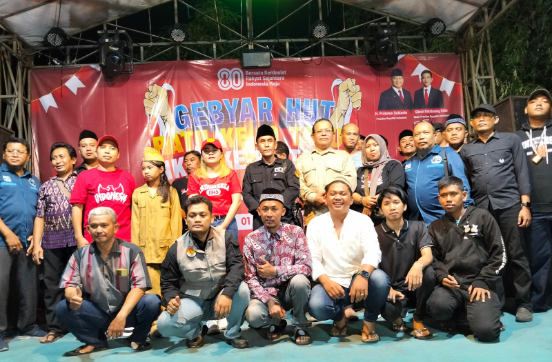 Panggung Gembira Warnai HUT Ratu dan HUT Kemerdekaan RI ke-80. Dihadiri Forkompimca, LSM LIRA, organisasi media AWOS, ALAS, AOS dan organisasi lainnya. 