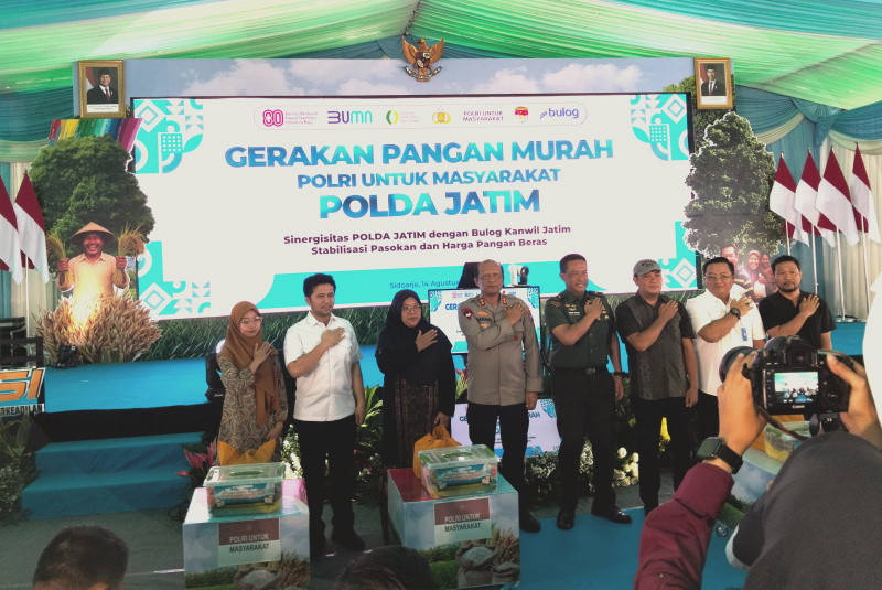 Polda Jatim Luncurkan Gerakan Pangan Murah dalam menjaga stabilitas harga serta pasokan pangan, disambut antusias oleh warga Sidoarjo.