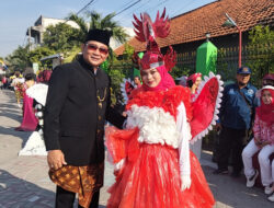 Karnaval Warga Desa Pepe Rayakan HUT RI ke-80