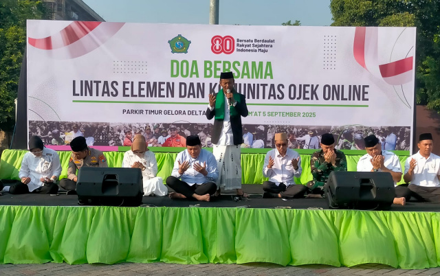 Doa bersama ojol Sidoarjo dan lintas elemen masyarakat bagi kedamaian, keamanan, sekaligus kenyamanan serta kondusifitas Sidoarjo