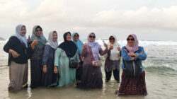 Kader PKK dan Kader Kesehatan Desa Durungbedug, Kecamatan Candi, Sidoarjo, menggelar kegiatan Tour to Yogyakarta.