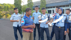 Siswa SMK Penerbangan PBD Medan antusias belajar aeromodeling di SMK Penerbangan Sedati. Studi banding ini mempererat kerja sama pendidikan