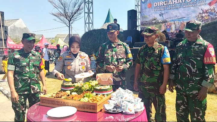HUT ke-80 TNI di Sidoarjo menjadi momentum kebersamaan dan wujud nyata persatuan antara prajurit dengan rakyat. Peringatan ini diikuti ribuan warga Sedati.
