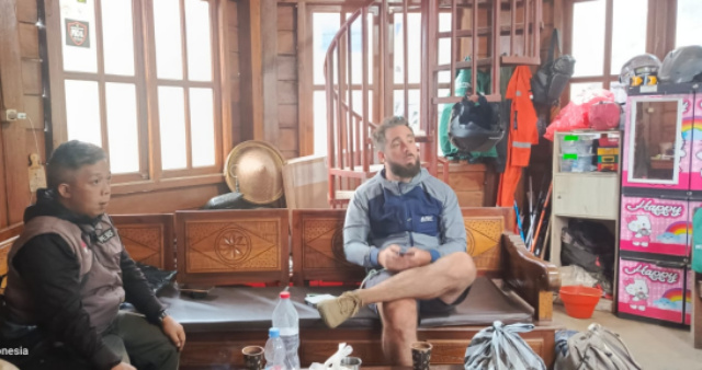 Alam Indonesia dan nilai tukar menjadi daya tarik wisatawan mancanegara, termasuk bagi petualang asal Prancis, Kevin Novgel.