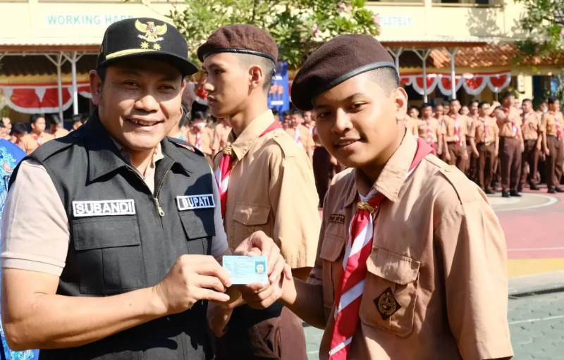 Pelayanan Kartu Tanda Penduduk elektronik (e-KTP) di Sidoarjo kembali lancar. Setelah sempat terkendala kelangkaan blanko.