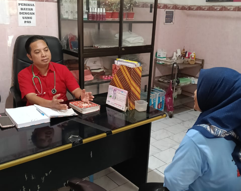 Cuaca ekstrem melanda seluruh wilayah di Kabupaten Sidoarjo pada hari ini, Kamis (16/10/2025). dr. Andre Yulius menghimbau agar warga Sidoarjo lebih waspada terhadap efek paparan panas.