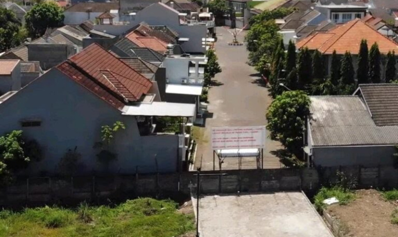 Warga Mutiara City mendatangi rumah dinas Wakil Bupati Sidoarjo Hj. Mimik Idayana, guna mencari keadilan terkait fasilitas jalan perumahan