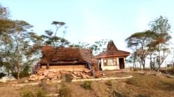 Candi Tawangalun, atau dikenal juga sebagai Candi Sumur Windu, dibangun pada tahun 1292 Masehi pada masa pemerintahan Raja Brawijaya II.