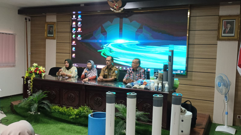 Dr. Koen Irianto Uripan, S.H., M.M. dalam memperkuat pelaksanaan Sanitasi Total Berbasis Masyarakat melalui pelatihan Teknologi Tepat Guna