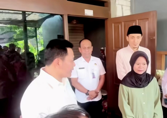 Sidak RTLH Bupati Sidoarjo Subandi di Kecamatan Candi fokus mempercepat renovasi rumah warga kurang mampu.