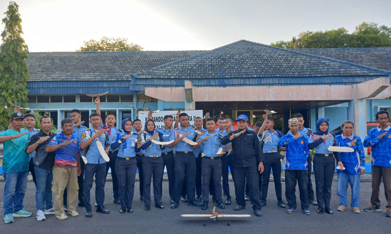 Siswa SMK Penerbangan PBD Medan antusias belajar aeromodeling di SMK Penerbangan Sedati. Studi banding ini mempererat kerja sama pendidikan