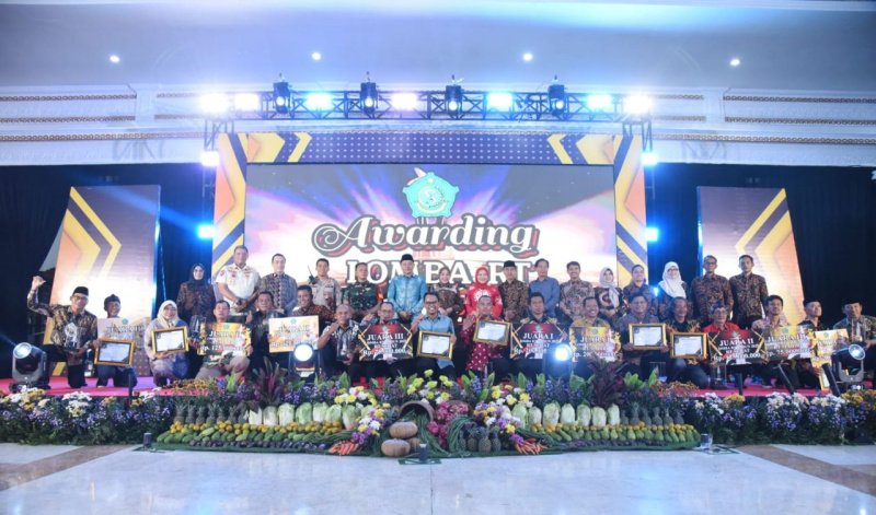 Lomba RT Sidoarjo 2025 tingkatkan gotong royong warga. Pemkab serahkan hadiah miliaran rupiah untuk RT Asri, RT Sehat, dan RT Mandiri.