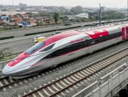 Momen Pelajaran Mahal, ICW Minta Pemerintah Buka Kajian Kelayakan Proyek Whoosh ke Publik.