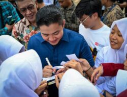 Dibalik Popularitasnya, Pengamat Sebut Kunci Kesuksesan Seskab Teddy adalah “Hadir dengan Hati”