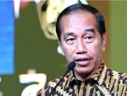 Pakar Sebut Pembuktian Ijazah Jokowi Mirip Kasus Baju Palsu Karni Ilyas
