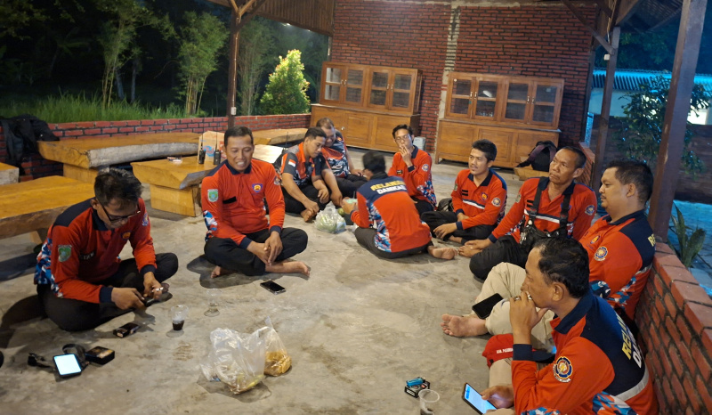 Ngopi Bareng Redkar Pasuruan menjadi ajang mempererat solidaritas dan kebersamaan antar anggota Relawan Pemadam Kebakaran Kabupaten Pasuruan.