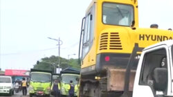 Rumah pompa dan pengerukan saluran air menjadi langkah utama Pemerintah Kabupaten Sidoarjo dalam mengantisipasi banjir di kawasan depan Lippo. Dua