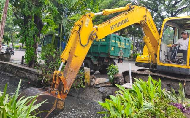 Rumah pompa dan pengerukan saluran air menjadi langkah utama Pemerintah Kabupaten Sidoarjo dalam mengantisipasi banjir di kawasan depan Lippo.