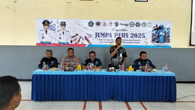 Aliansi Wartawan Online Sidoarjo (AWOS) sukses gelar Sosialisasi Anti-Hoaks dengan tagline Jumpa Pers 2025 bertema "Klik Cerdas Tanpa Bias