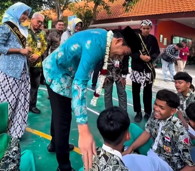 diluncurkan Bupati Sidoarjo H. Subandi, dalam acara puncak Bulan Bahasa di SMPN 1 Wonoayu