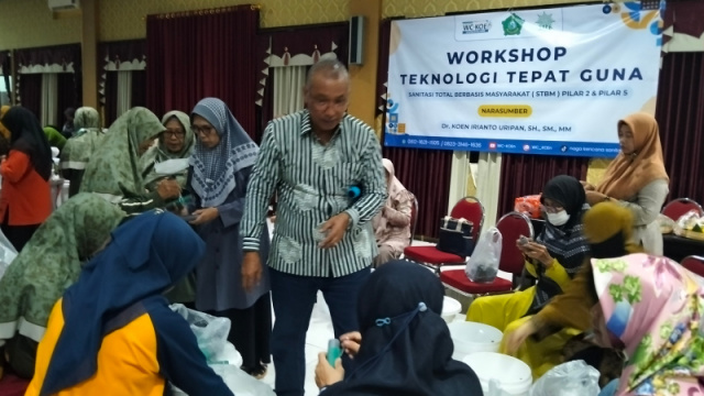 Aisyiyah Sidoarjo memperkuat kapasitas kader melalui pelatihan komposter dan edukasi STBM yang digelar WC-KOEn bersama Dinkes Sidoarjo.