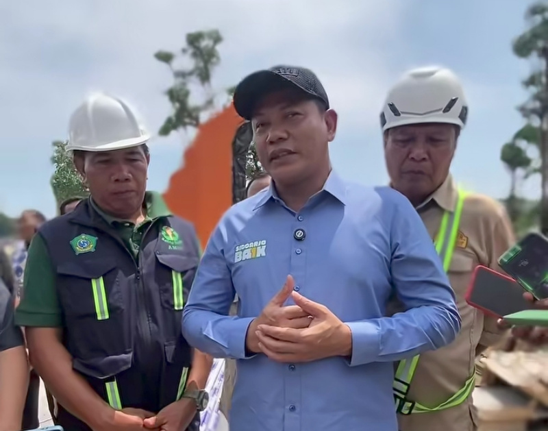 Proyek Revitalisasi Alun-Alun Sidoarjo senilai Rp24,6 miliar mendapat sorotan tegas dari Bupati Sidoarjo, Subandi