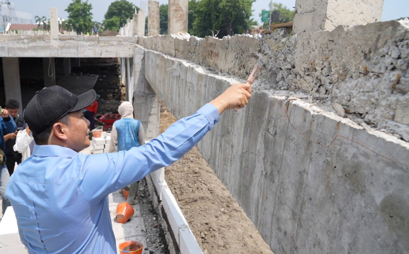 Bupati Sidoarjo Subandi sidak Proyek pembangunan Double Deck Parking RSUD R.T. Notopuro Sidoarjo