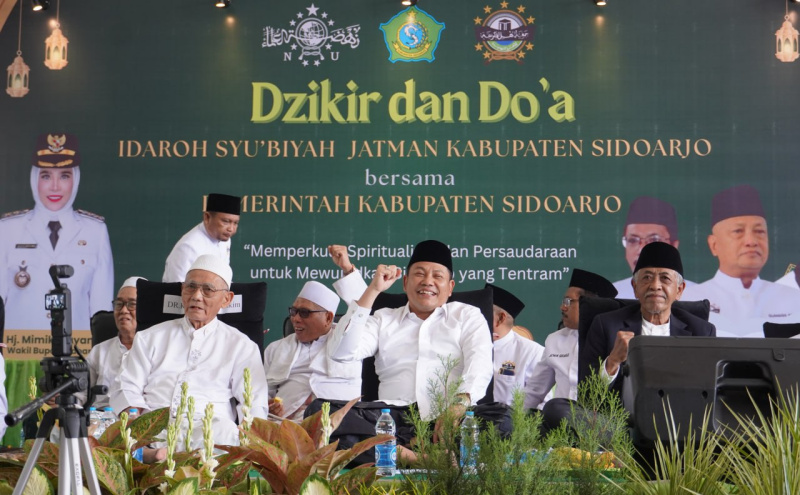 Doa dan dzikir dalam rangkaian Mujahadah Kubro dihadiri Bupati Subandi dan 3.000 jamaah di Pendopo Delta Wibawa Sidoarjo, pada Minggu (7/12/2029)