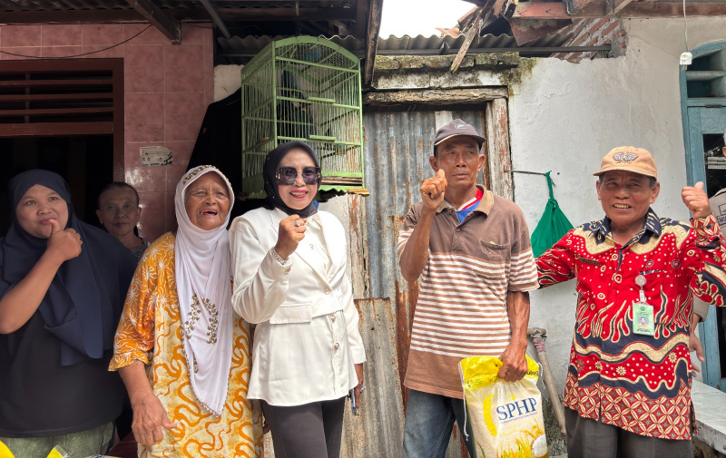 Wabup Sidoarjo Mimik Idayana meninjau kerusakan rumah warga Kedungsugo dan memastikan bantuan serta perbaikan cepat dilakukan pemkab.