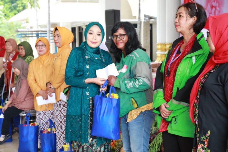 TP PKK Kabupaten Sidoarjo di bawah kepemimpinan Hj. Sriatun Subandi menggelar peringatan Hari Ibu ke-97 tahun 2025 di Pendopo Delta Wibawa, Rabu (3/12/2025).