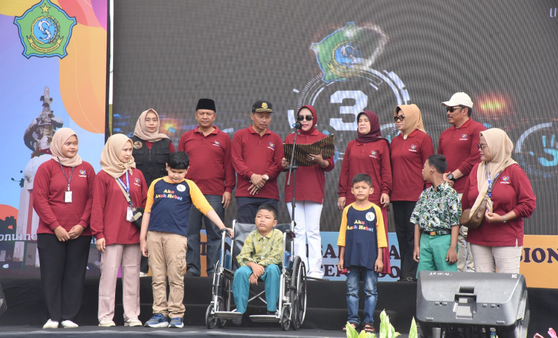 Peringatan Hari Disabilitas Internasional (HDI) 2025, digelar Pemerintah Kabupaten (Pemkab) Sidoarjo pada hari Rabu, (10/12/2025) menjadi momentum mendeklarasikan Sekolah Tanpa Diskriminasi.