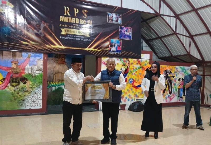 H. Mursidi dinobatkan sebagai "Tokoh Masyarakat Terinspiratif" dalam ajang RPS Award tahun 2025, yang digelar di Pendopo Disporapar Sidoarjo
