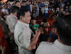 Suasana Malam Tahun Baru Remaja hingga Orang Tua Tapsel di Pengungsian Bareng Prabowo